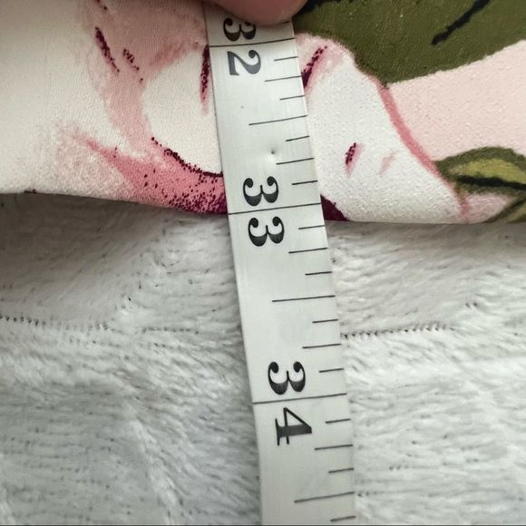 White House Black Market size 2 Petal-Sleeve Shift Dress
STYLE: 570278614 NWT - Picture 16 of 16